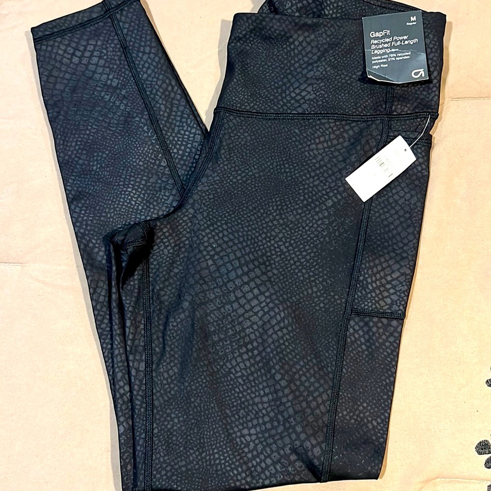 GapFit High Rise Recycled Brushed Power Leggings M size snake print